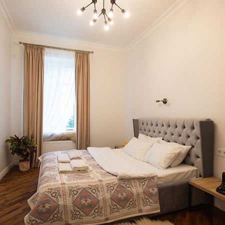 Friends House- Сучасні Апартаменти В Центрі Львова Lviv Exterior foto