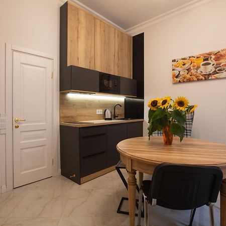 Friends House- Сучасні Апартаменти В Центрі Львова Lviv Exterior foto