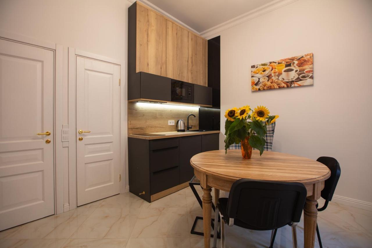 Friends House- Сучасні Апартаменти В Центрі Львова Lviv Exterior foto