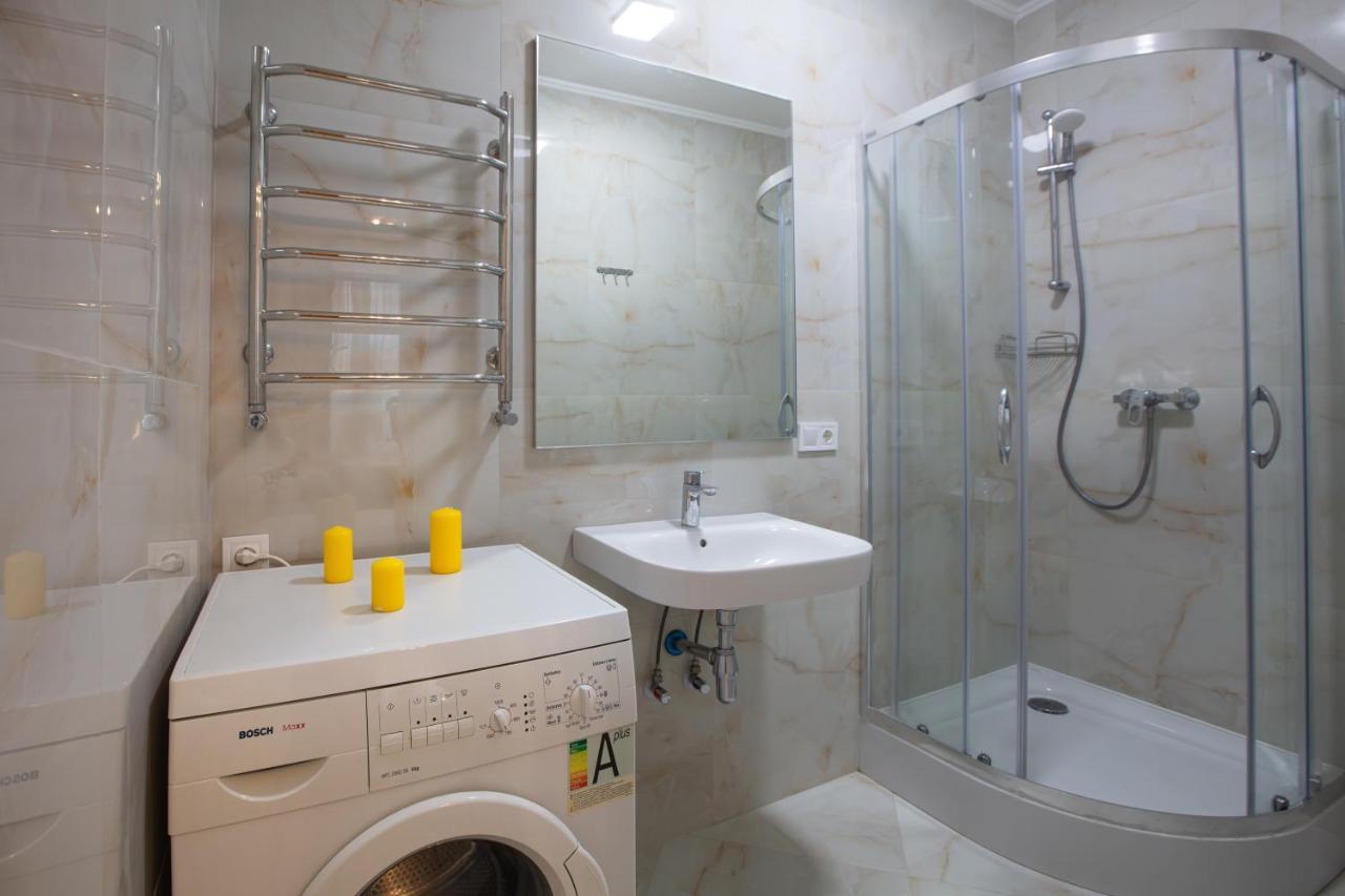 Friends House- Сучасні Апартаменти В Центрі Львова Lviv Exterior foto